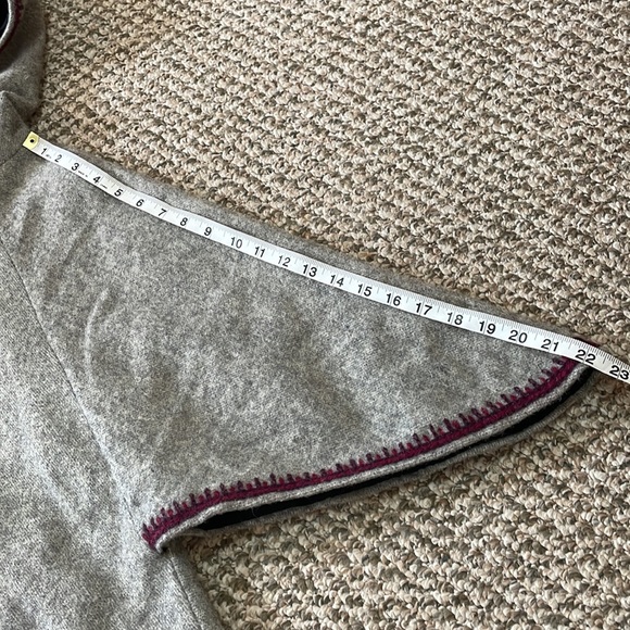 Vintage Handmade Embroidered Norwegian Hooded Wool Poncho - Light Gray/Purple - Picture 10 of 12